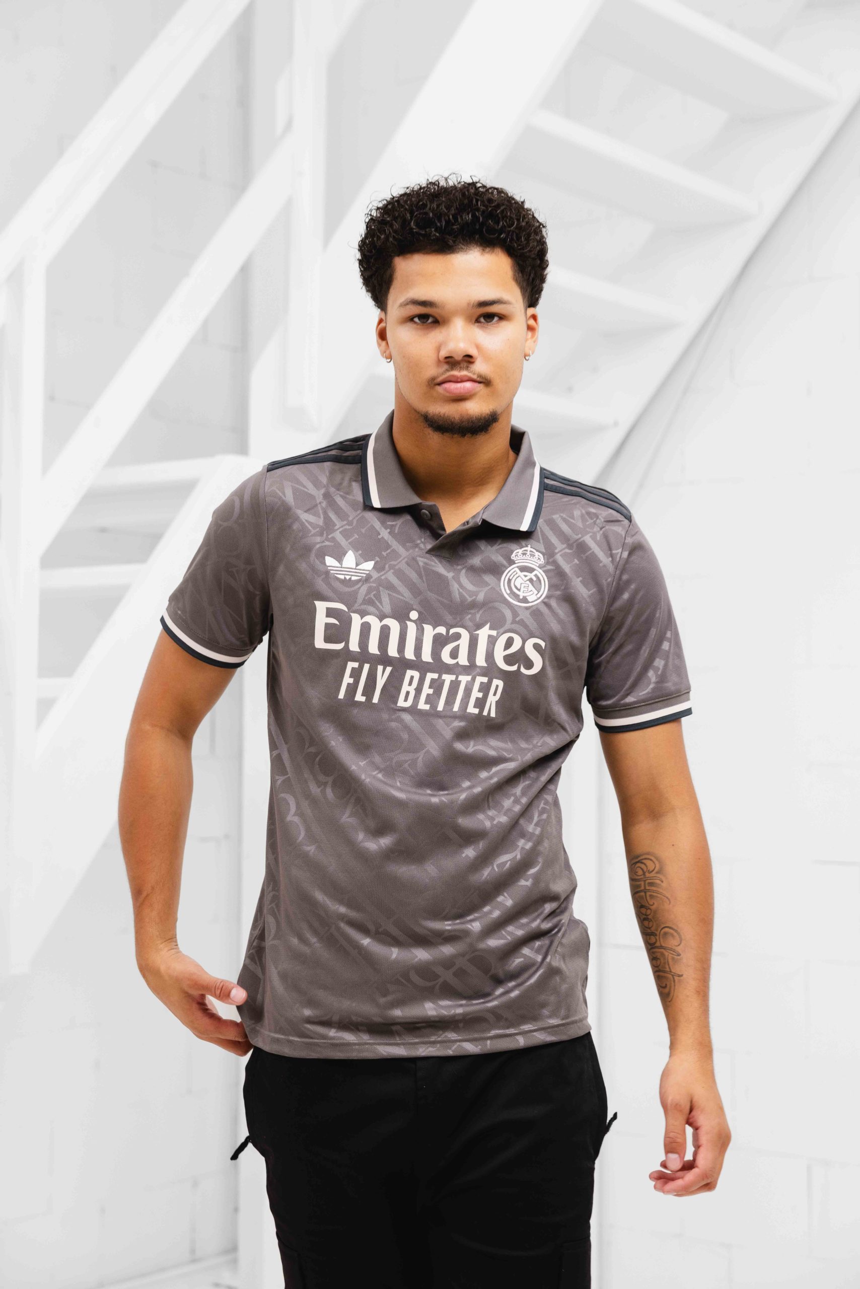 real-madrid-trui-736koq-1.jpg real madrid trui - Afbeelding 1